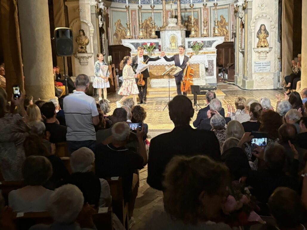 Hier soir, les frères virtuoses Renaud et Gautier Capuçon ont ouvert en beauté la 43e édition des Heures Musicales de Biot. L'occasion de les proclamer Citoyens d'honneur pour leur fidélité à notre commune depuis plus de vingt ans.